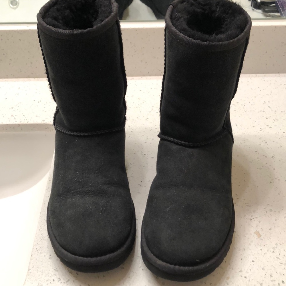 Black Ugg boots